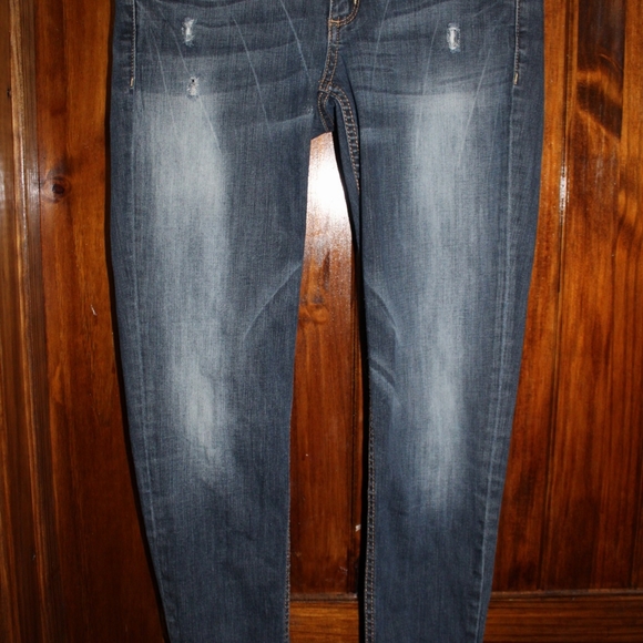 Arizona Ladies/Teen Distressed Ankle Jeans - Picture 13 of 14